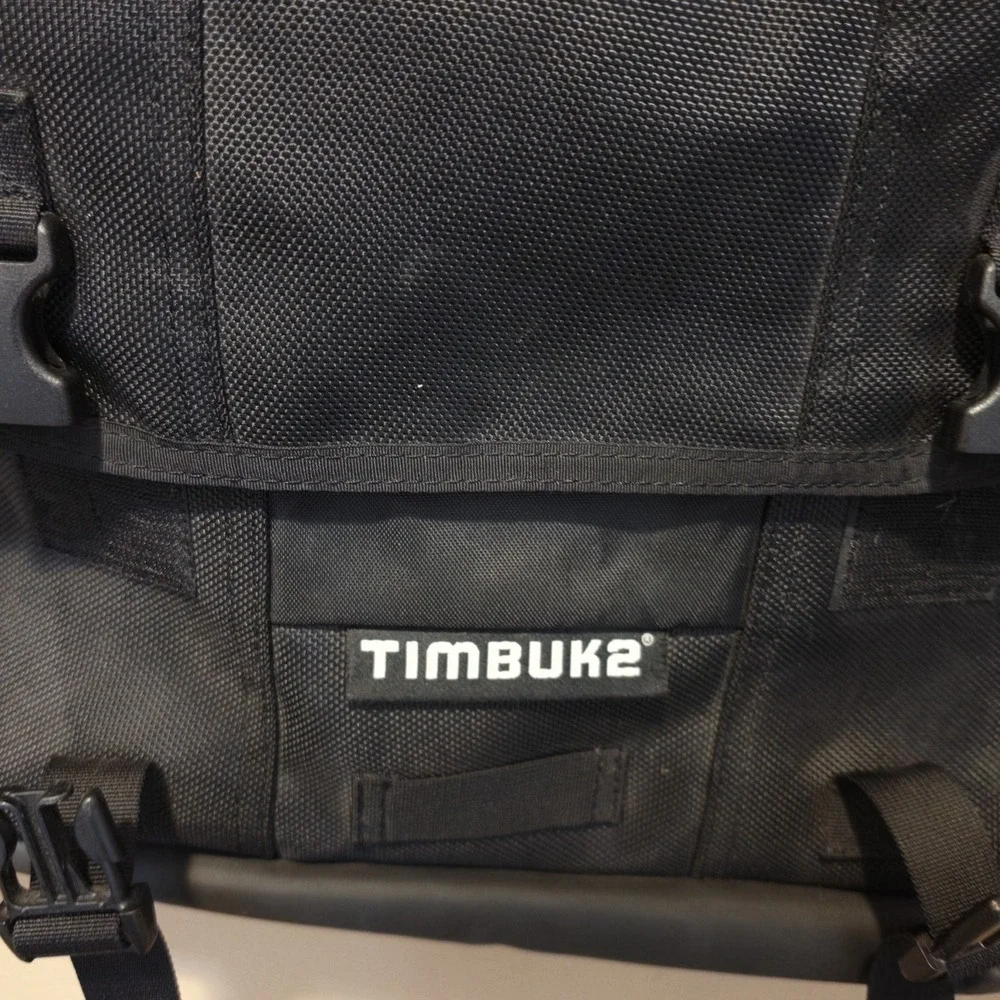 Timbuk2 Classic  Laptop Messenger Commuter Crossbody Black Bag
